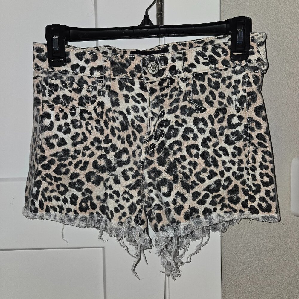 ✨ Stylish Animal Print Fringe Shorts – Mid-Rise - Size 0 (Express) ✨
